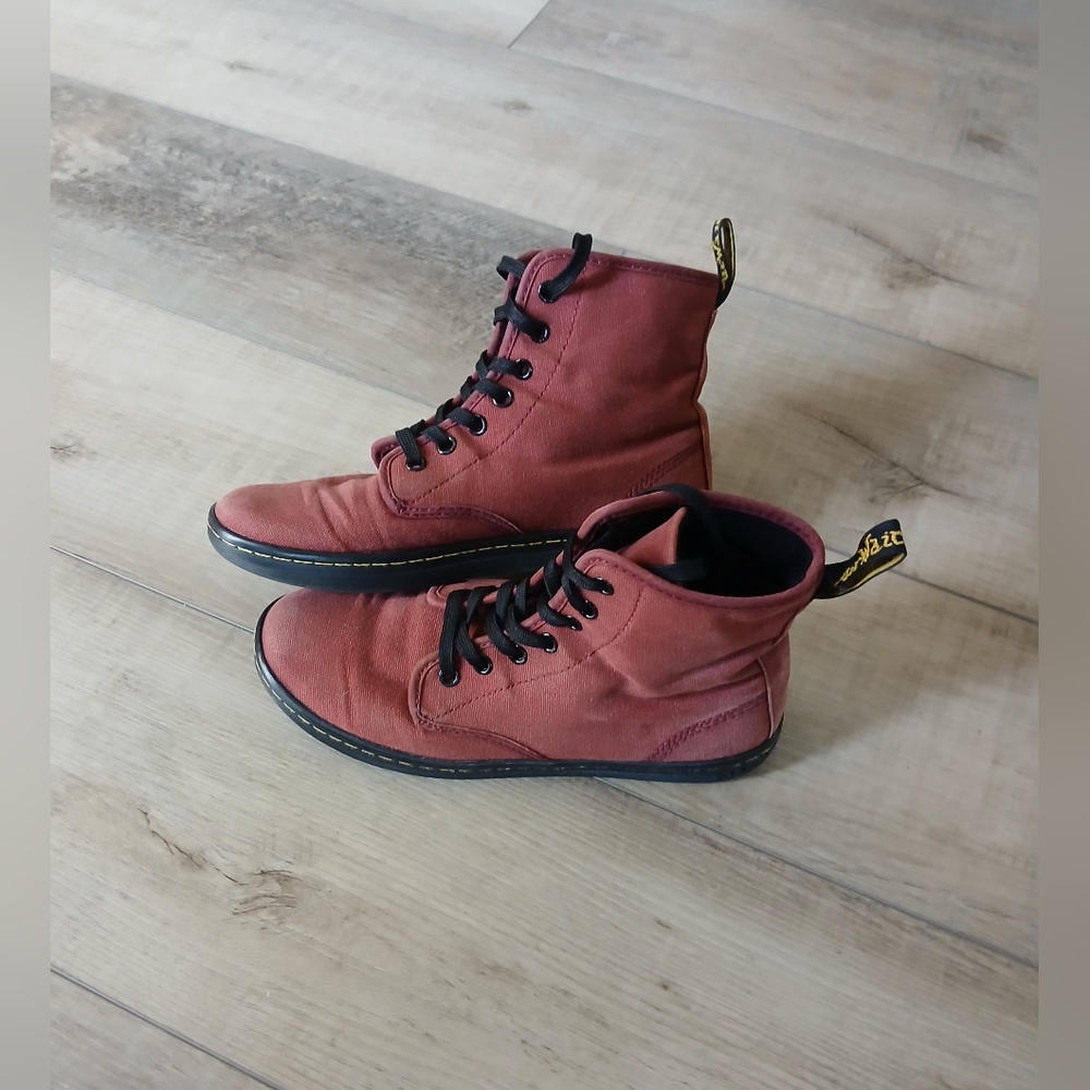 Dr. Martens Shoreditch Women's Red Canvas High Top Boots. Size 7